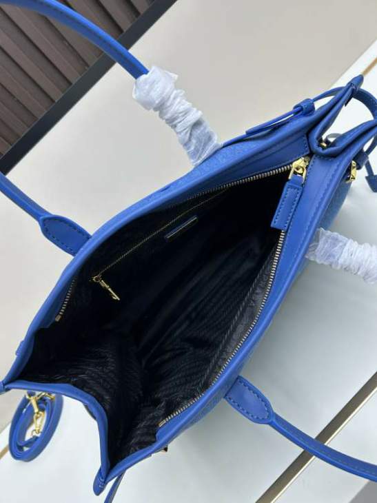 Picture of Prada Handbags _SKUfw196402705fw